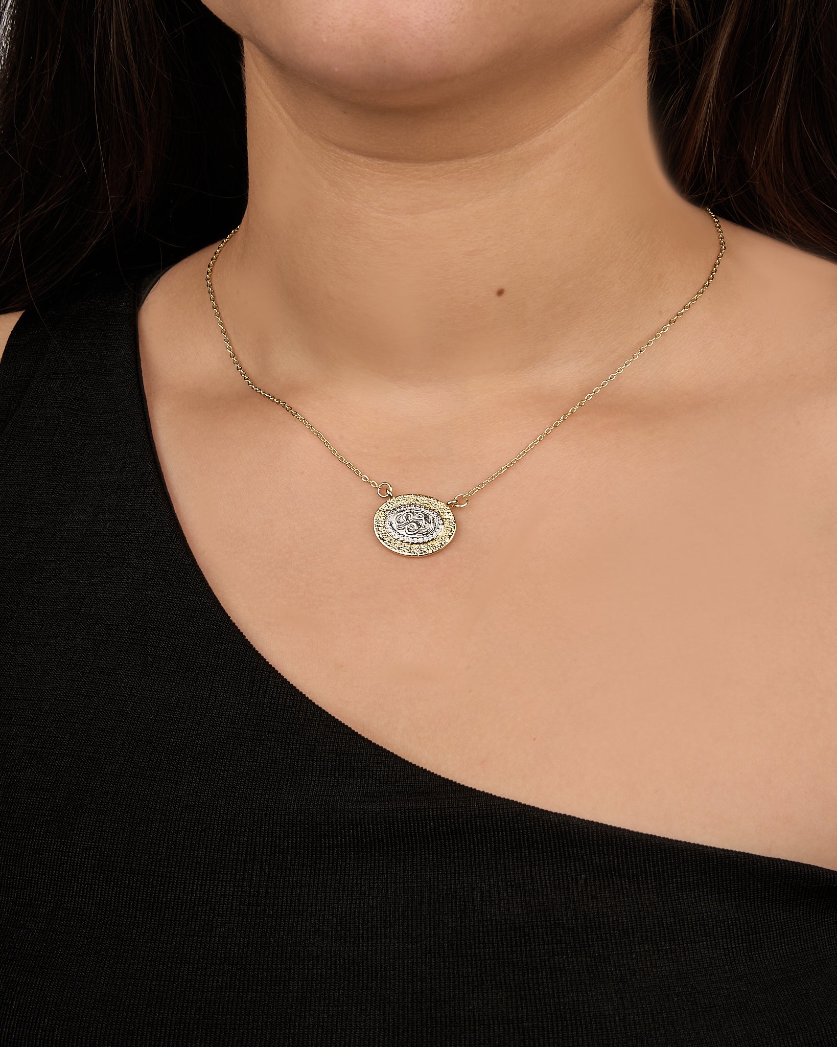 Médaillon Coin Pendant Necklace