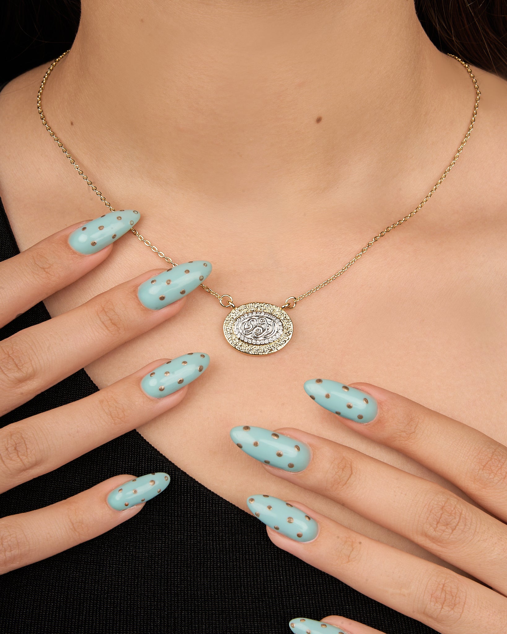 Médaillon Coin Pendant Necklace