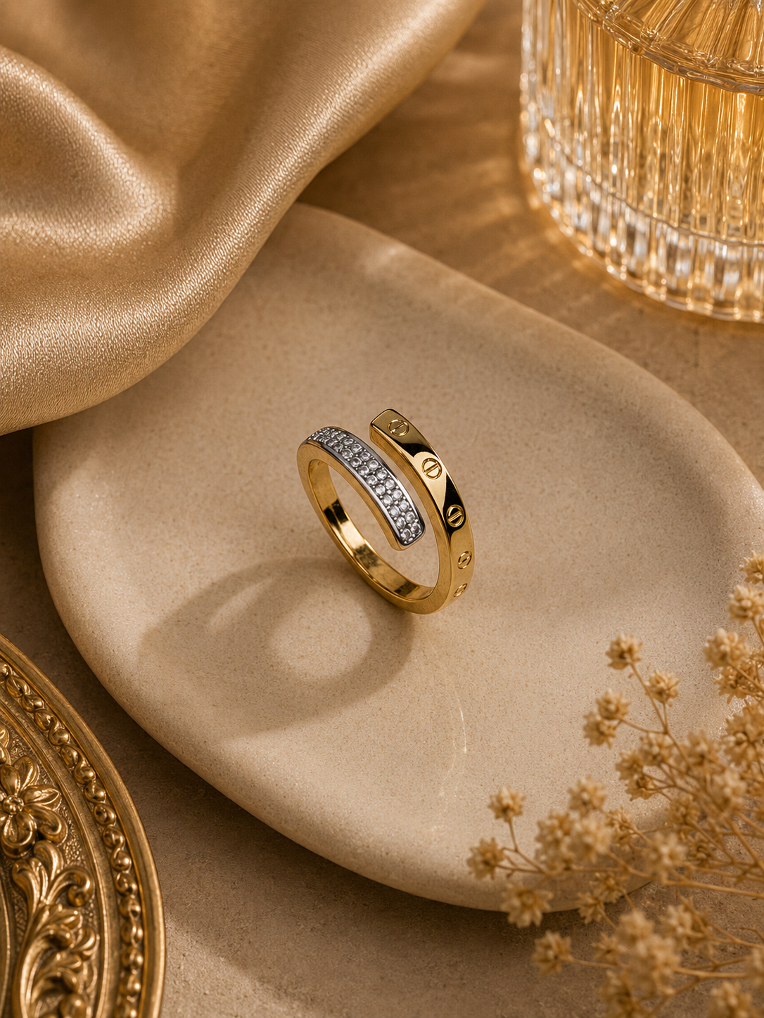 Vis Pavé Screw Motif Bypass Ring in Gold