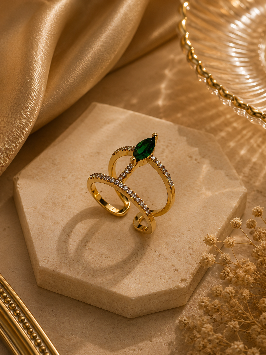 Émeraude Double-Band Marquise Emerald Crown Ring in Gold