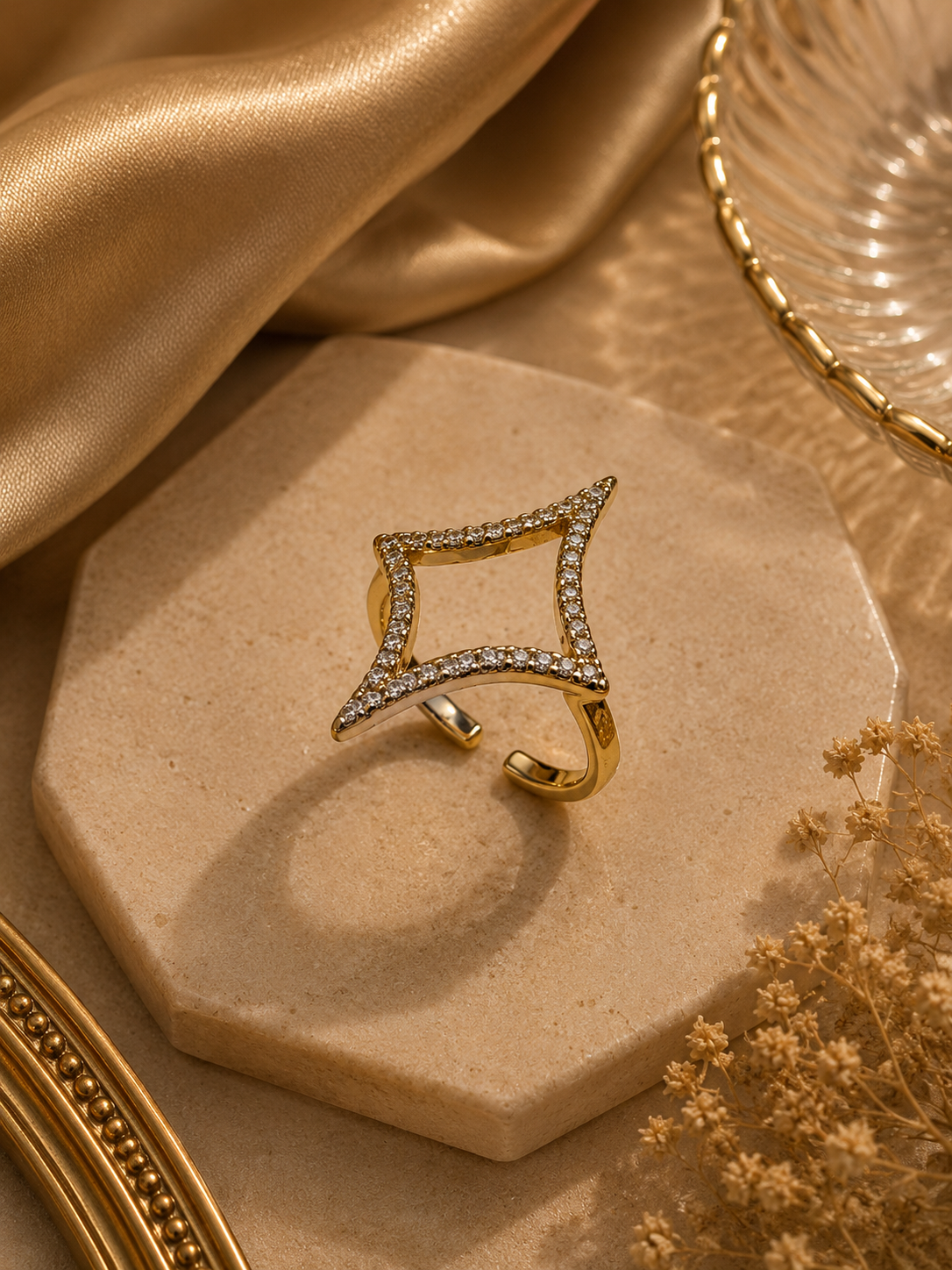 Étoile Quatre Pavé Four-Pointed Star Open Ring in Gold