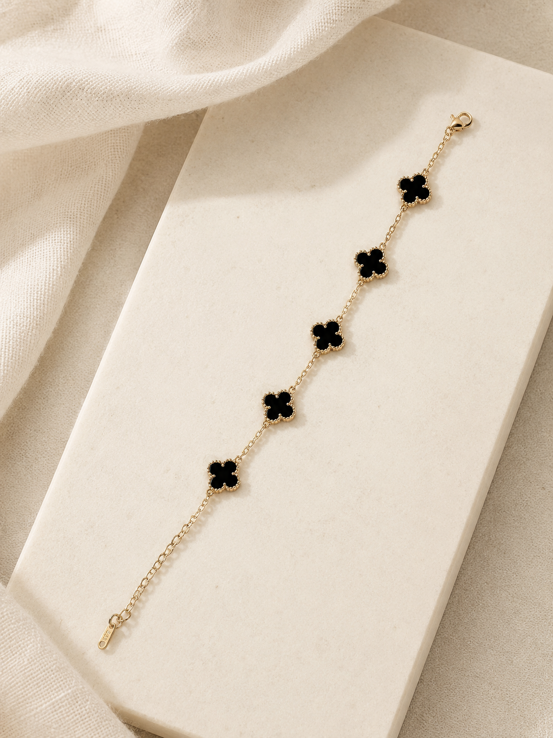 Trèfle Noir Five-Clover Black Enamel Bracelet in Gold