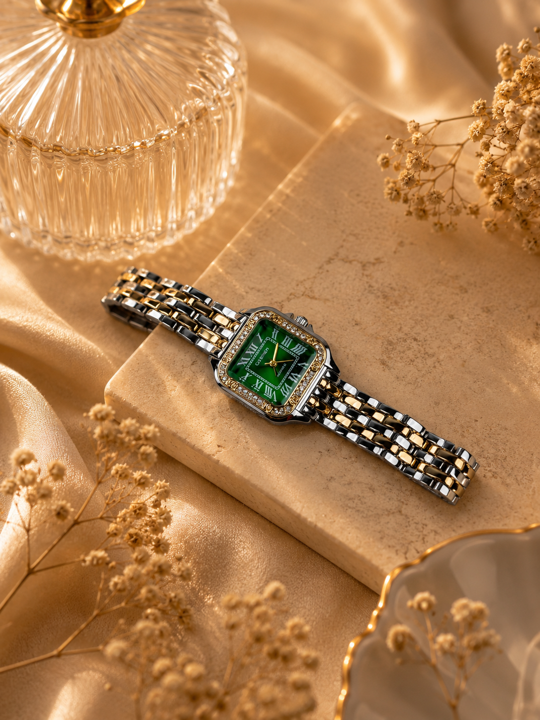 Émeraude Diamond Bezel Green Dial Square Panther Watch