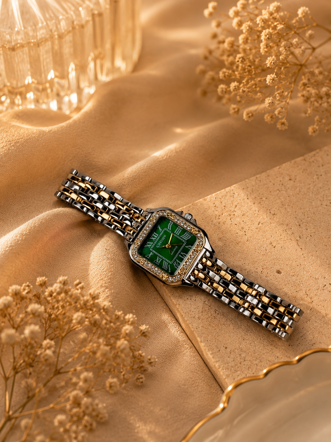 Émeraude Diamond Bezel Green Dial Square Panther Watch